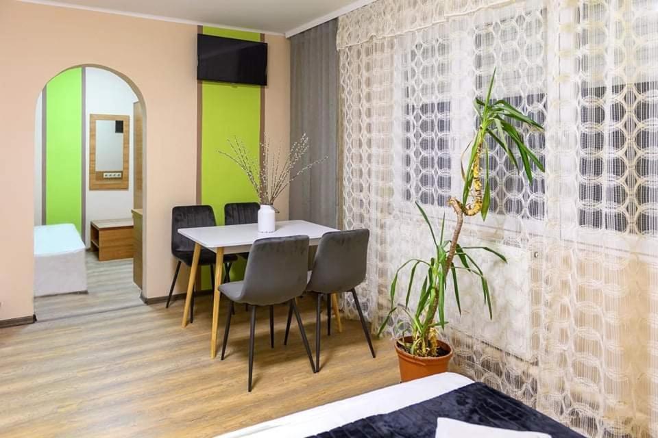 Wandorf 125 Apartman Sopron Bagian luar foto